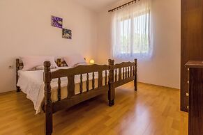 Apartments Dora