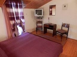 Apartments and Rooms Ana