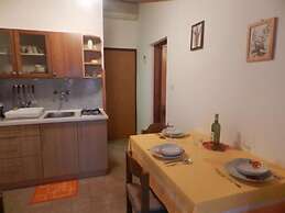 Apartments and Rooms Ana