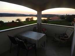 Apartments and Rooms Ana