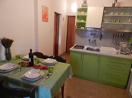 Apartments and Rooms Ana