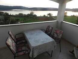 Apartments and Rooms Ana