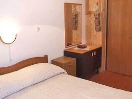 Apartments and Rooms Ana