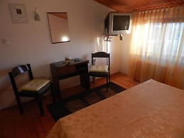 Apartments and Rooms Ana