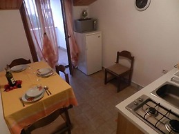 Apartments and Rooms Ana