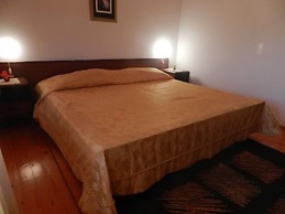 Apartments and Rooms Ana