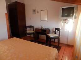 Apartments and Rooms Ana
