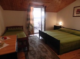 Apartments and Rooms Ana