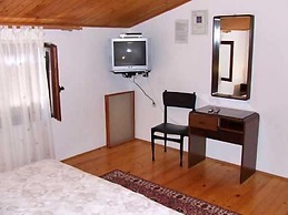 Apartments and Rooms Ana