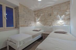 House Stonehouse Popozo