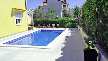 House Yellow