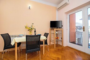 Apartments and Room Agiss With Pool