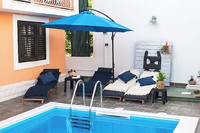Apartments and Room Agiss With Pool