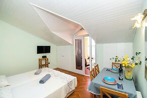 Apartments and Room Agiss With Pool