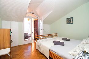 Apartments and Room Agiss With Pool