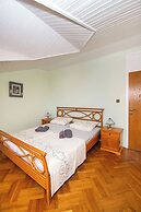 Apartments and Room Agiss With Pool