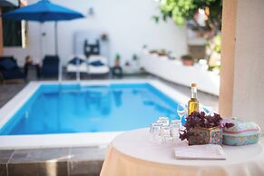 Apartments and Room Agiss With Pool