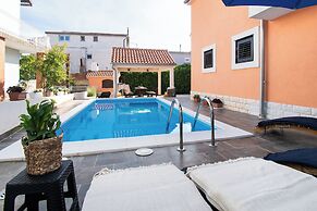 Apartments and Room Agiss With Pool