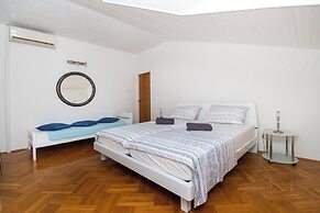 Apartments and Room Agiss With Pool