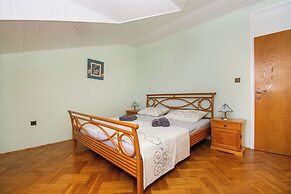 Apartments and Room Agiss With Pool