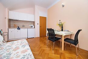 Apartments and Room Agiss With Pool