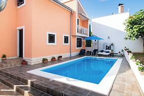 Apartments and Room Agiss With Pool