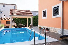 Apartments and Room Agiss With Pool