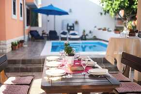 Apartments and Room Agiss With Pool