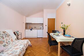 Apartments and Room Agiss With Pool