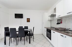 Apartments Luka