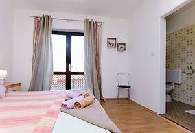 Apartments Luka