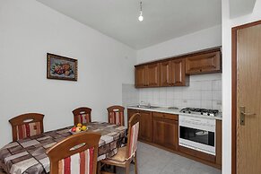 Apartments Robinzon Nikola