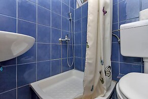 Apartments Robinzon Nikola