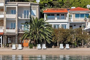 Apartments Robinzon Nikola