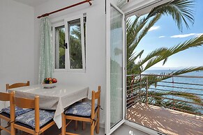 Apartments Robinzon Nikola