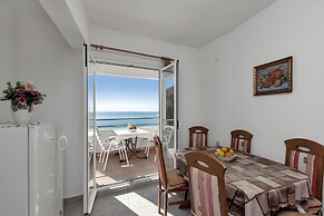 Apartments Robinzon Nikola