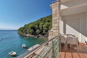 Apartments Robinzon Nikola