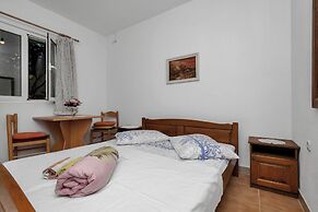 Apartments Robinzon Nikola