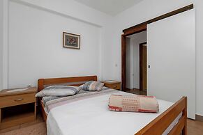 Apartments Robinzon Nikola