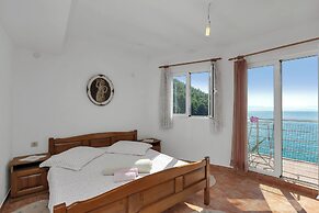 Apartments Robinzon Nikola
