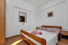 Apartments Robinzon Nikola