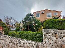 Apartments Mladen