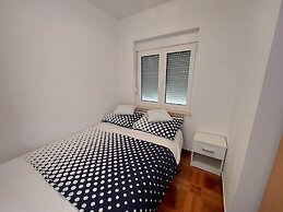 Apartments Mladen