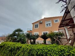 Apartments Mladen