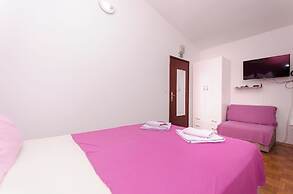 Apartments and Room Take it Easy