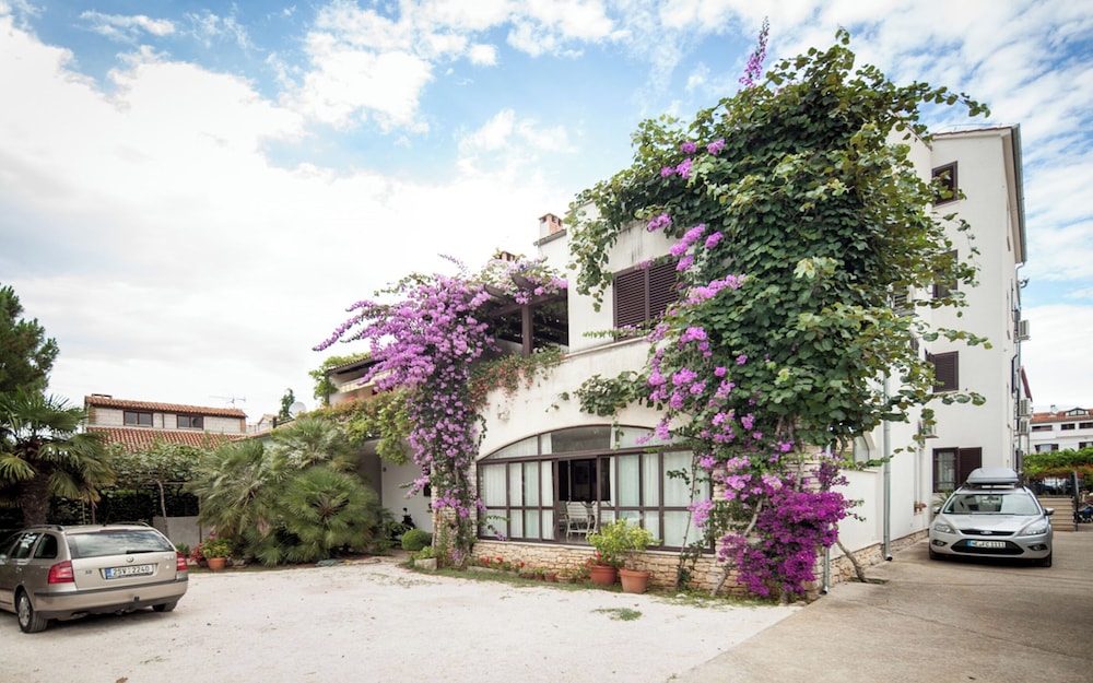 Apartments Natasa