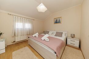 Apartments Mira