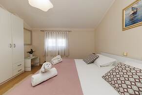 Apartments Mira