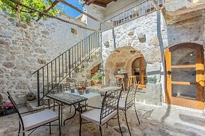 House Stara Kuca-old Stone House