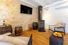 House Stara Kuca-old Stone House